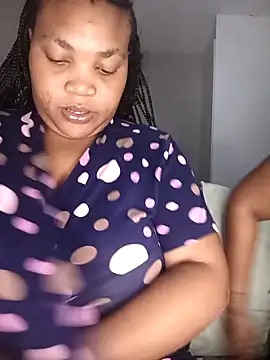 BeverlyQueen15 online show from April 13, 11:31 pm