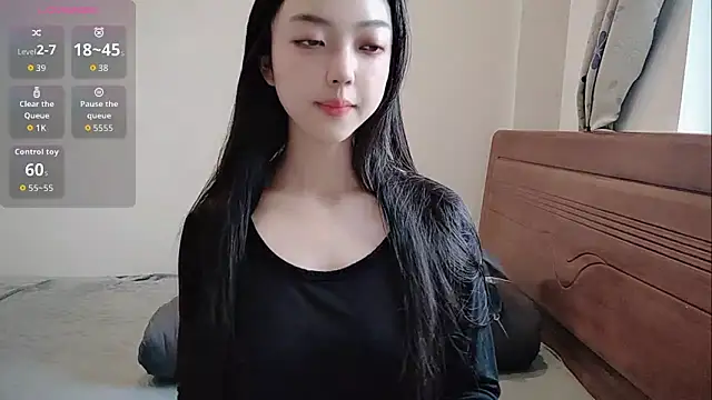 Snapshot of oblakitty_ chatting on May 17, 12:43 am oblakitty online show from May 17, 12:43 am