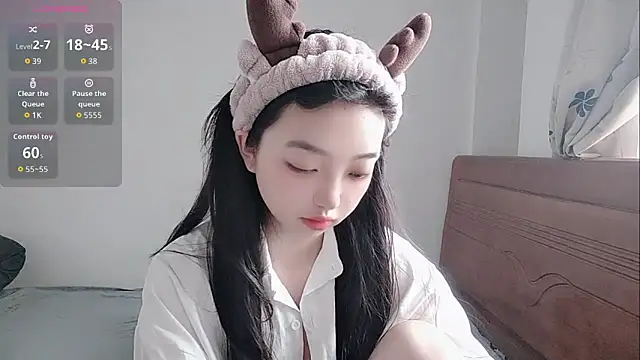 Snapshot of oblakitty_ chatting on June 5, 12:59 am oblakitty online show from June 5, 12:59 am