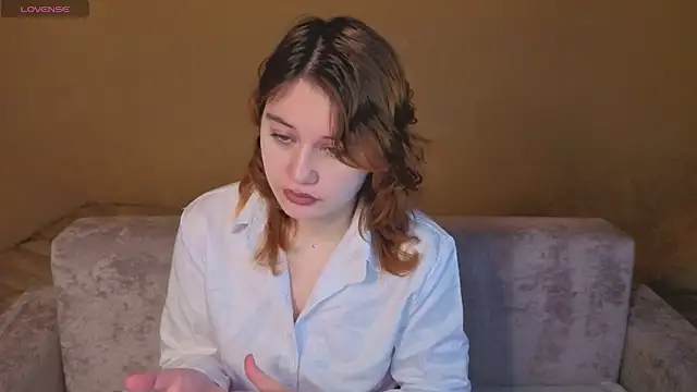 ElizabethRedWings online show from April 24, 6:10 pm