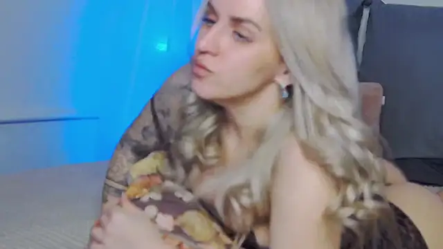 Snapshot of sexy_fuzzy_socks chatting on March 16, 5:26 am sexy fuzzy socks online show from March 16, 5:26 am