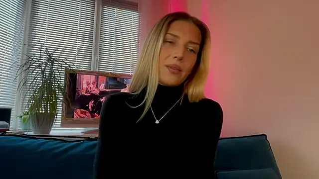 Snapshot of come_here_baby chatting on March 22, 9:11 am come here baby online show from March 22, 9:11 am