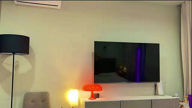 Nicolekira online show from April 3, 9:32 pm