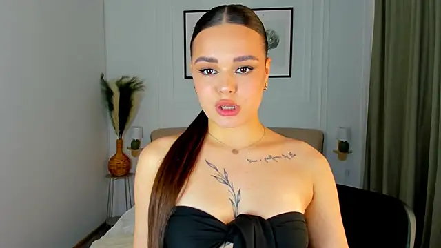 EvaRaider online show from April 18, 1:35 pm