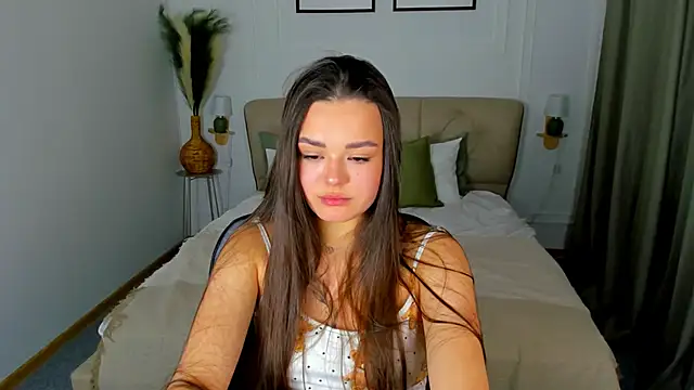 EvaRaider online show from April 19, 1:45 pm