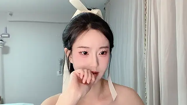 Snapshot of 1X-yiyi chatting on April 15, 12:32 pm 1X-yiyi online show from April 15, 12:32 pm
