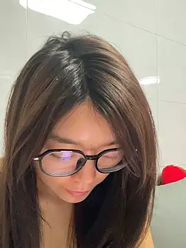 Snapshot of Puting_q chatting on June 22, 5:37 am Puting q online show from June 22, 5:37 am