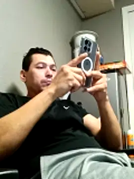 Snapshot of juanchitcto37 chatting on March 22, 1:45 pm juanchitcto37 online show from March 22, 1:45 pm