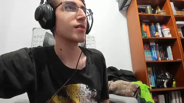 4rthurTV online show from May 28, 1:02 am