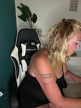 SuesseAurelie1 online show from May 30, 4:12 pm