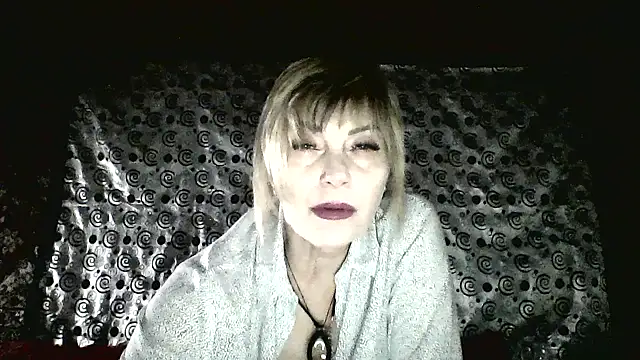 Lia Rayss online show from March 18, 8:10 pm