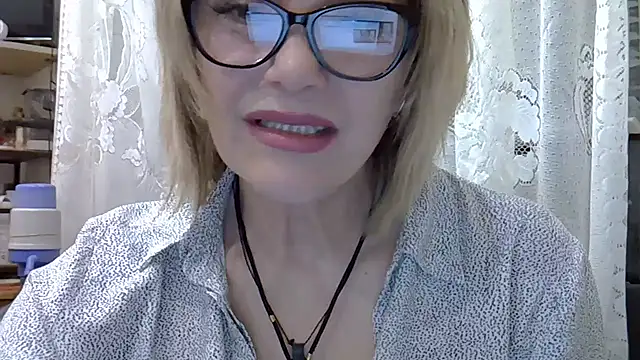 Lia Rayss online show from April 22, 7:31 pm