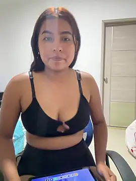 yuliana056 online show from April 10, 2:29 am