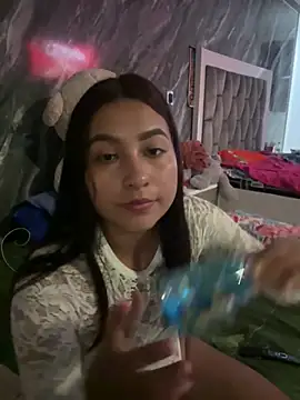 yuliana056 online show from April 2, 1:46 am
