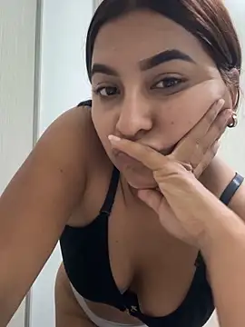 yuliana056 online show from April 9, 5:09 am