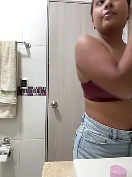 yuliana056 online show from April 7, 9:16 pm