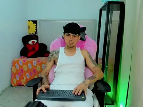 Yeison gomezz online show from April 2, 4:52 am