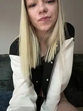 Lil-Luna online show from April 7, 8:10 pm