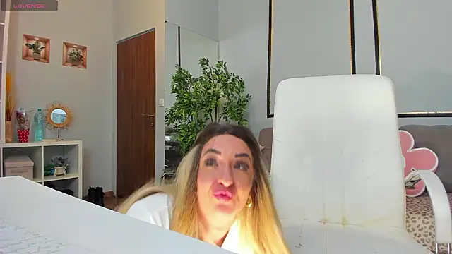 ElyssaVibe online show from March 18, 11:48 pm