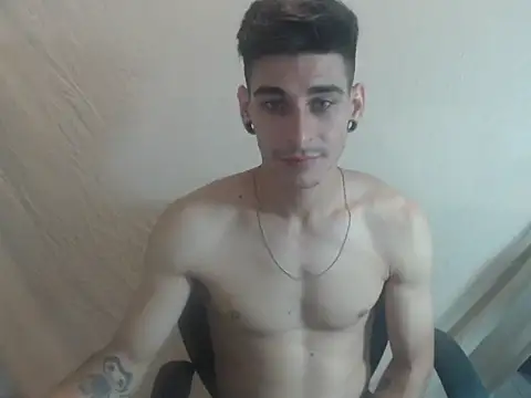 Snapshot of damdick44 chatting on March 23, 11:10 am damdick44 online show from March 23, 11:10 am