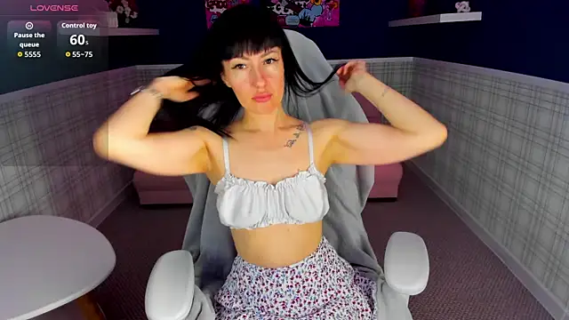 Snapshot of Nika_Blaze chatting on May 8, 1:20 am Nika Blaze online show from May 8, 1:20 am