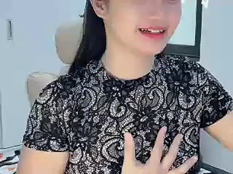 AmyLinee 1 online show from June 3, 2:01 am