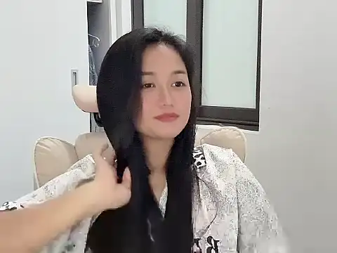 AmyLinee 1 online show from May 6, 6:06 am