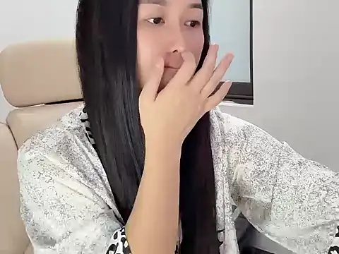 AmyLinee 1 online show from May 7, 4:32 pm