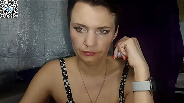Snapshot of HotMamaQueen234 chatting on May 20, 9:23 pm HotMamaQueen234 online show from May 20, 9:23 pm