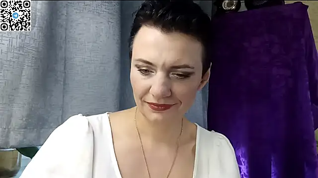 HotMamaQueen234 online show from April 19, 1:12 pm