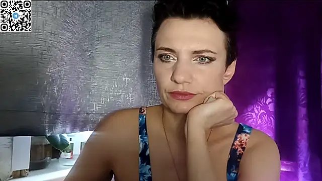 Snapshot of HotMamaQueen234 chatting on May 8, 1:26 pm HotMamaQueen234 online show from May 8, 1:26 pm