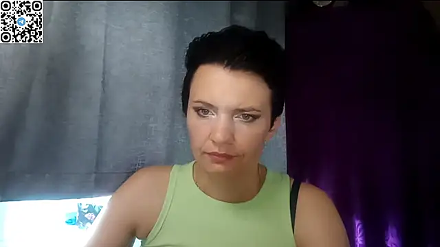 Snapshot of HotMamaQueen234 chatting on June 12, 12:36 pm HotMamaQueen234 online show from June 12, 12:36 pm