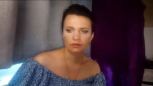 HotMamaQueen234 online show from August 5, 10:20 am