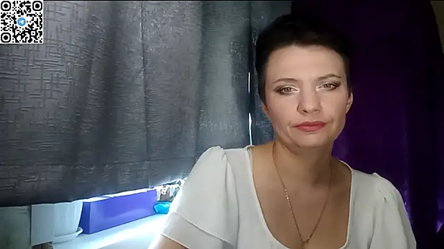Snapshot of HotMamaQueen234 chatting on June 2, 10:48 am HotMamaQueen234 online show from June 2, 10:48 am