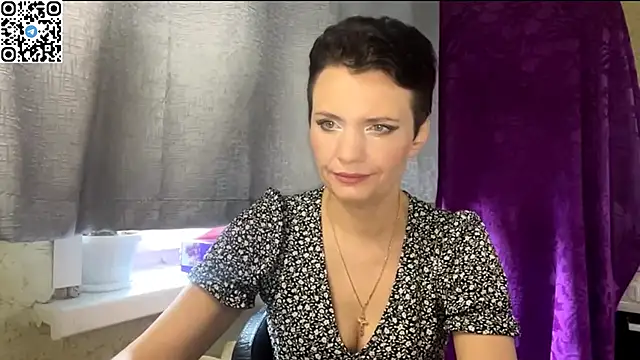 Snapshot of HotMamaQueen234 chatting on May 28, 9:17 am HotMamaQueen234 online show from May 28, 9:17 am