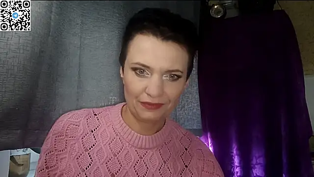 HotMamaQueen234 online show from April 25, 12:30 pm