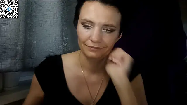Snapshot of HotMamaQueen234 chatting on June 13, 12:52 am HotMamaQueen234 online show from June 13, 12:52 am