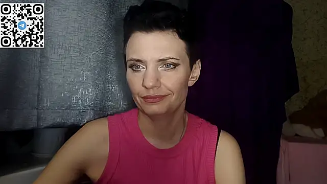 HotMamaQueen234 online show from April 4, 7:31 pm