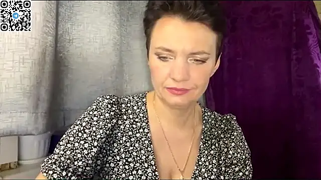 Snapshot of HotMamaQueen234 chatting on May 24, 8:09 pm HotMamaQueen234 online show from May 24, 8:09 pm