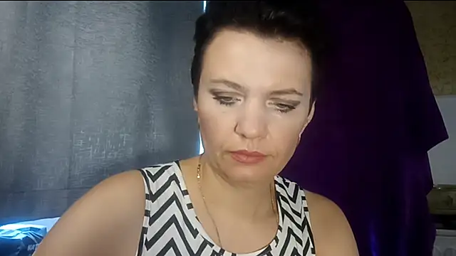 HotMamaQueen234 online show from July 31, 7:52 am