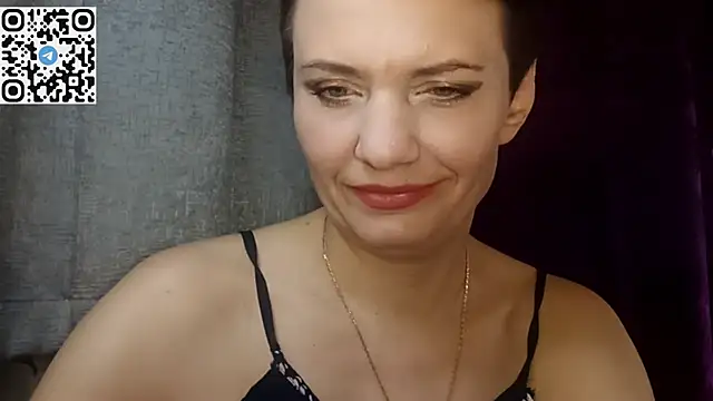 HotMamaQueen234 online show from April 13, 7:18 pm