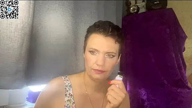 Snapshot of HotMamaQueen234 chatting on May 29, 12:22 pm HotMamaQueen234 online show from May 29, 12:22 pm