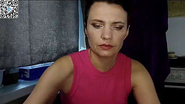 Snapshot of HotMamaQueen234 chatting on May 17, 3:56 pm HotMamaQueen234 online show from May 17, 3:56 pm