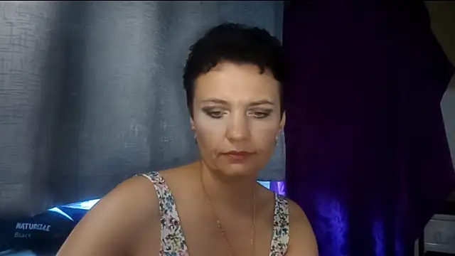 HotMamaQueen234 online show from August 3, 11:27 am