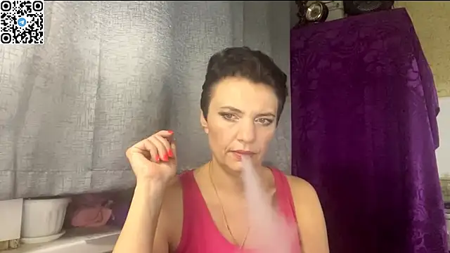 Snapshot of HotMamaQueen234 chatting on May 27, 7:21 pm HotMamaQueen234 online show from May 27, 7:21 pm