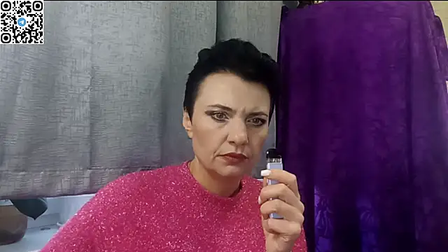 HotMamaQueen234 online show from April 21, 1:39 pm