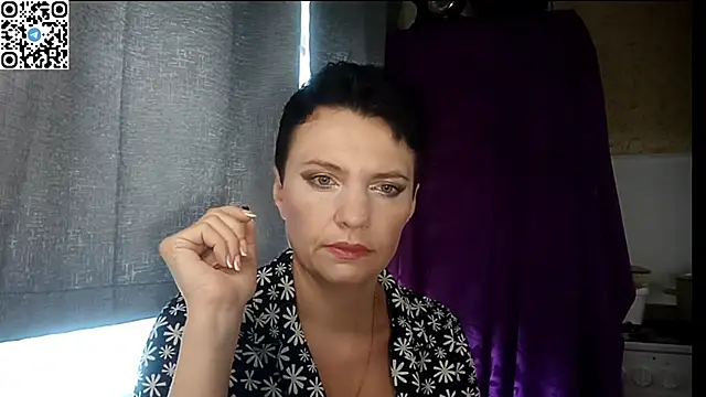 HotMamaQueen234 online show from June 27, 7:36 am