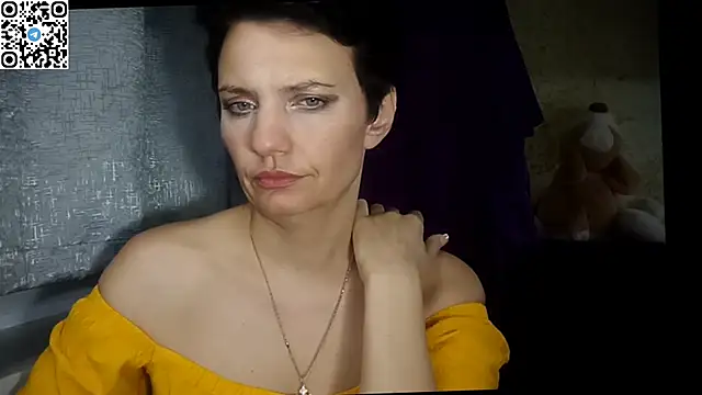 Snapshot of HotMamaQueen234 chatting on June 15, 7:35 pm HotMamaQueen234 online show from June 15, 7:35 pm