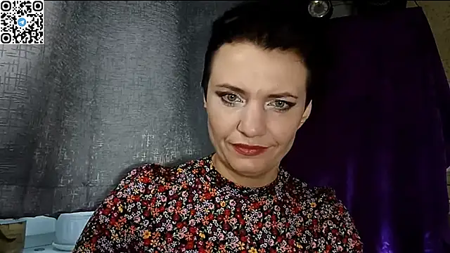 HotMamaQueen234 online show from April 23, 9:05 am