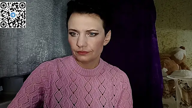 HotMamaQueen234 online show from April 7, 7:15 pm